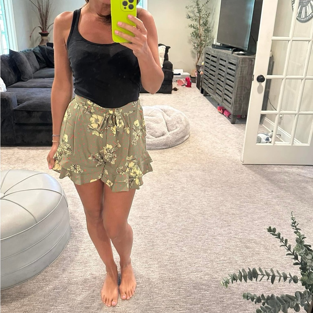 Floral Olive Women's Shorts size medium